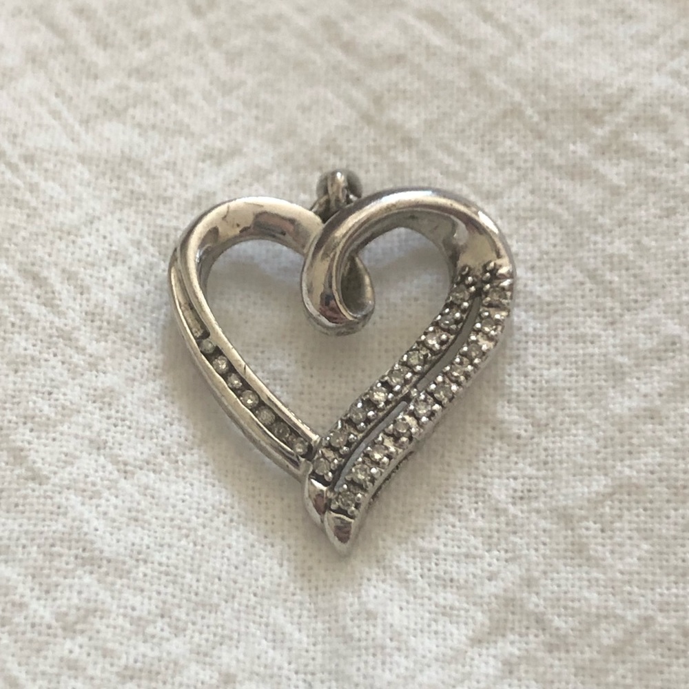 Diamond heart pendant for a necklace